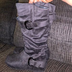 Grey suede boots size8 1/2